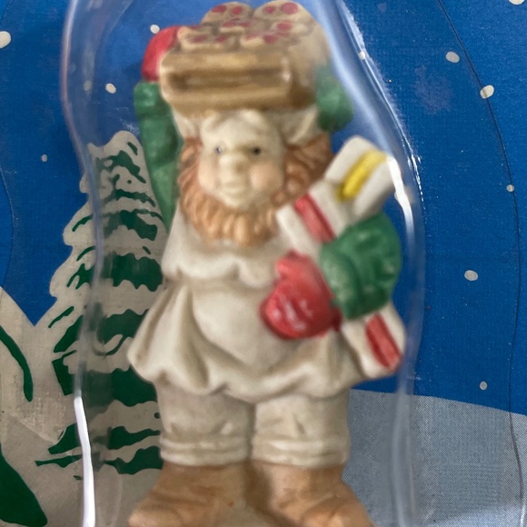 1992 Christmas Gnome Elf Baker Santa Village Fig #26381 Fabri-Centers of America - Picture 2 of 6